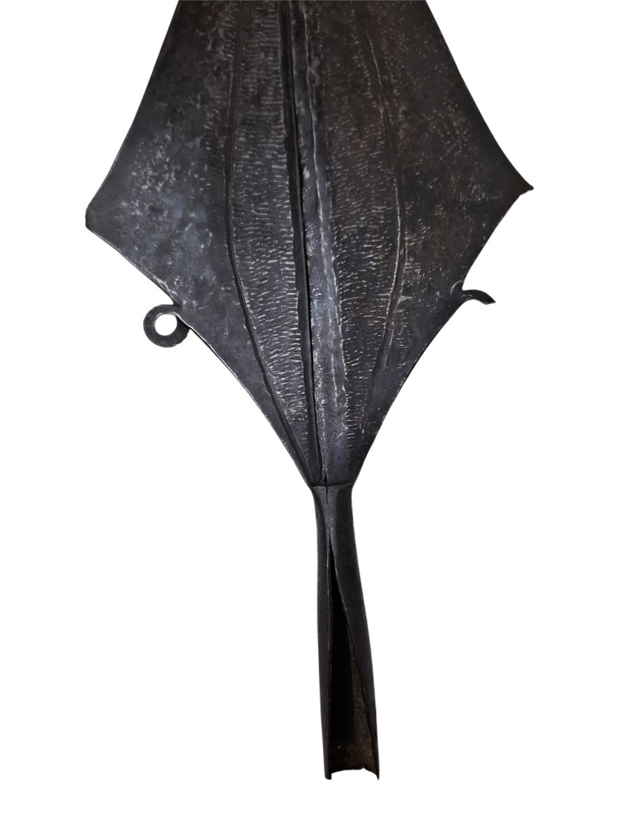 Papua New Guinea, An Ancient Diamond-shaped Spear Point/currency-photo-1