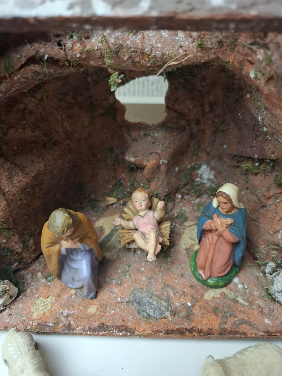 Nativity Scenes From Marolin. Joseph And Mary With The Infant Jesus And Two Sheep In A Cave-photo-2