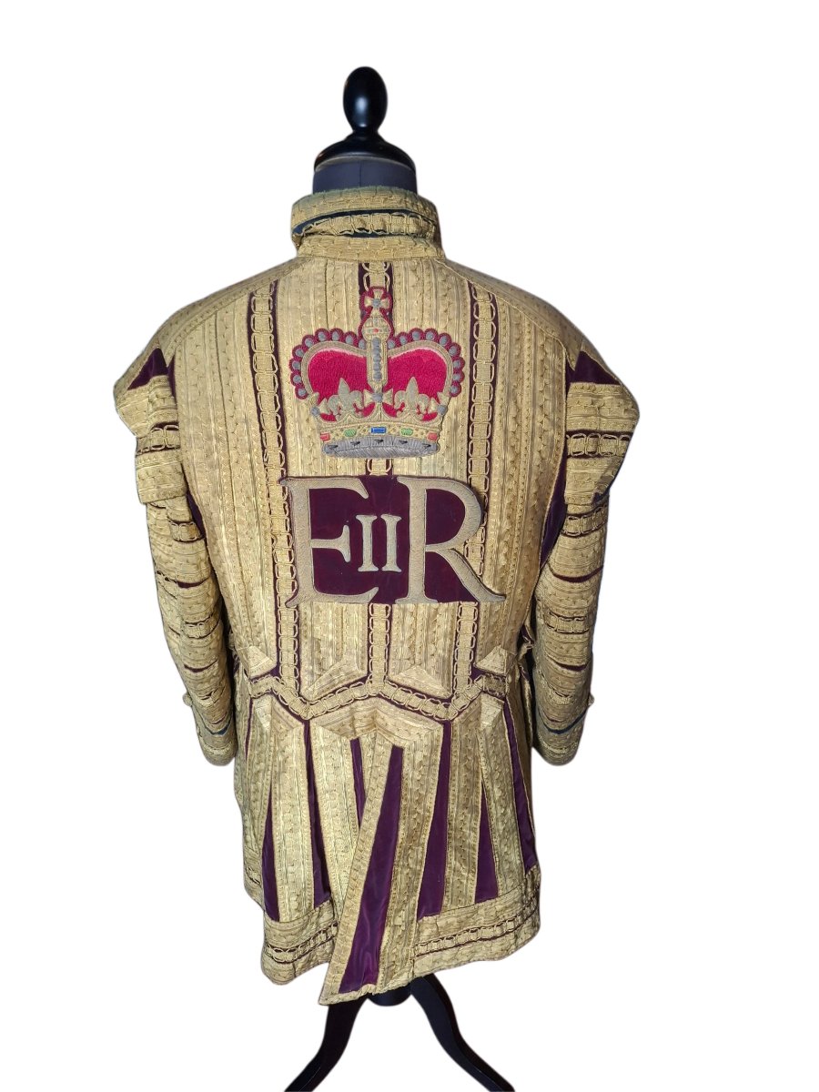 Manteau d'apparat doré de tambour-major britannique du règne de la reine Elizabeth II-photo-2