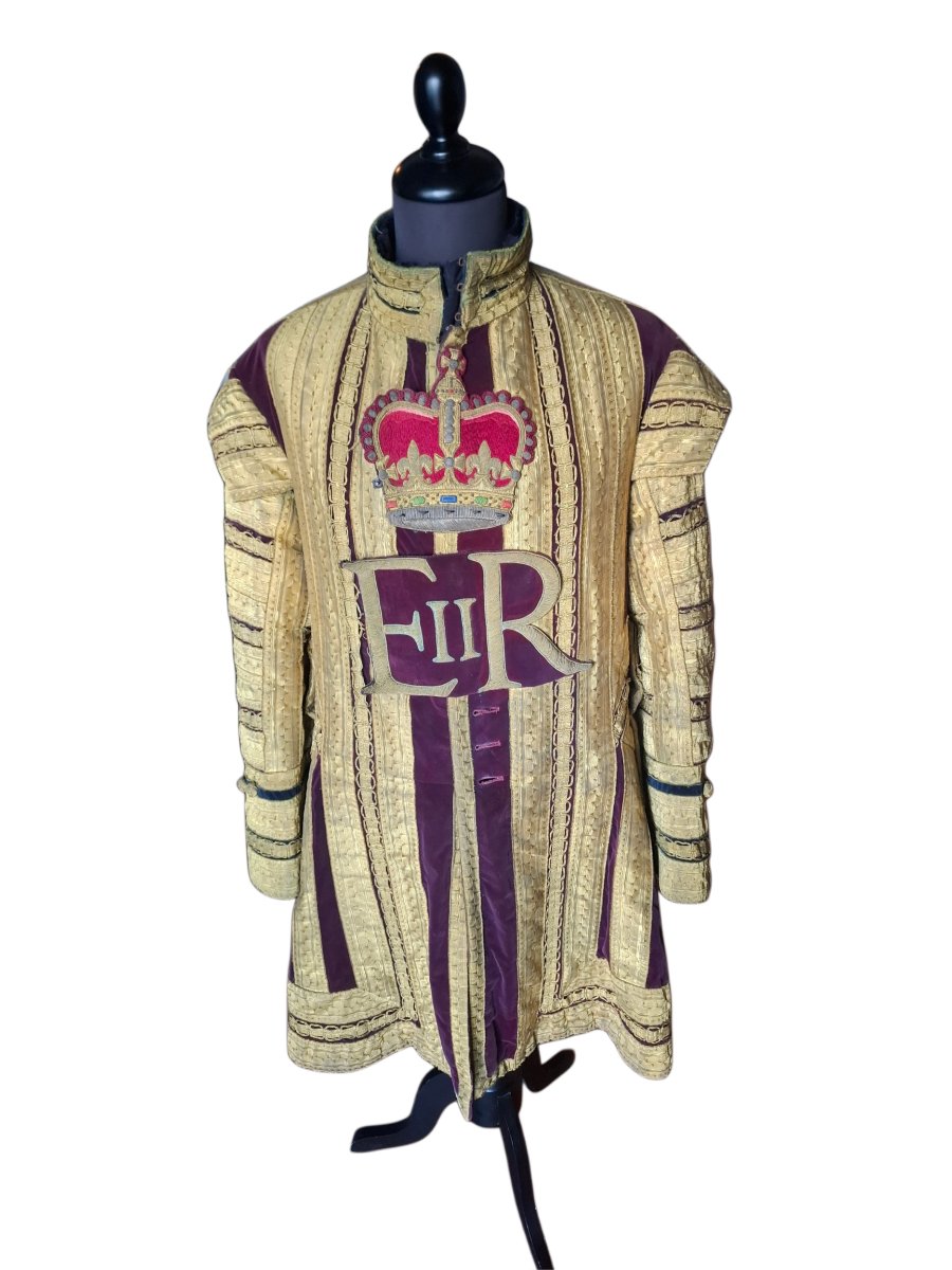 Manteau d'apparat doré de tambour-major britannique du règne de la reine Elizabeth II