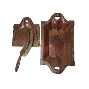 Plateau à miettes en cuivre Art Nouveau avec brosse assortie
