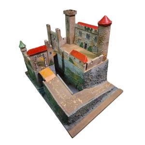 Château miniature en bois (Ritterburg) de style allemand (ELASTOLIN)