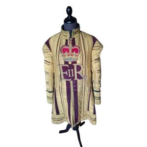 Manteau d'apparat doré de tambour-major britannique du règne de la reine Elizabeth II