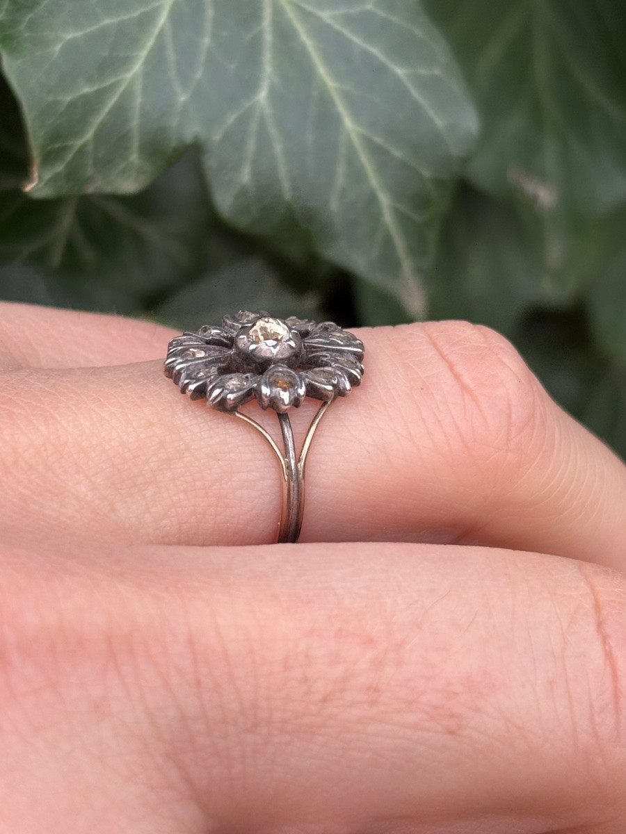 Antique Flower Ring In 18k Gold, Silver And Rose Cut Diamonds -photo-2