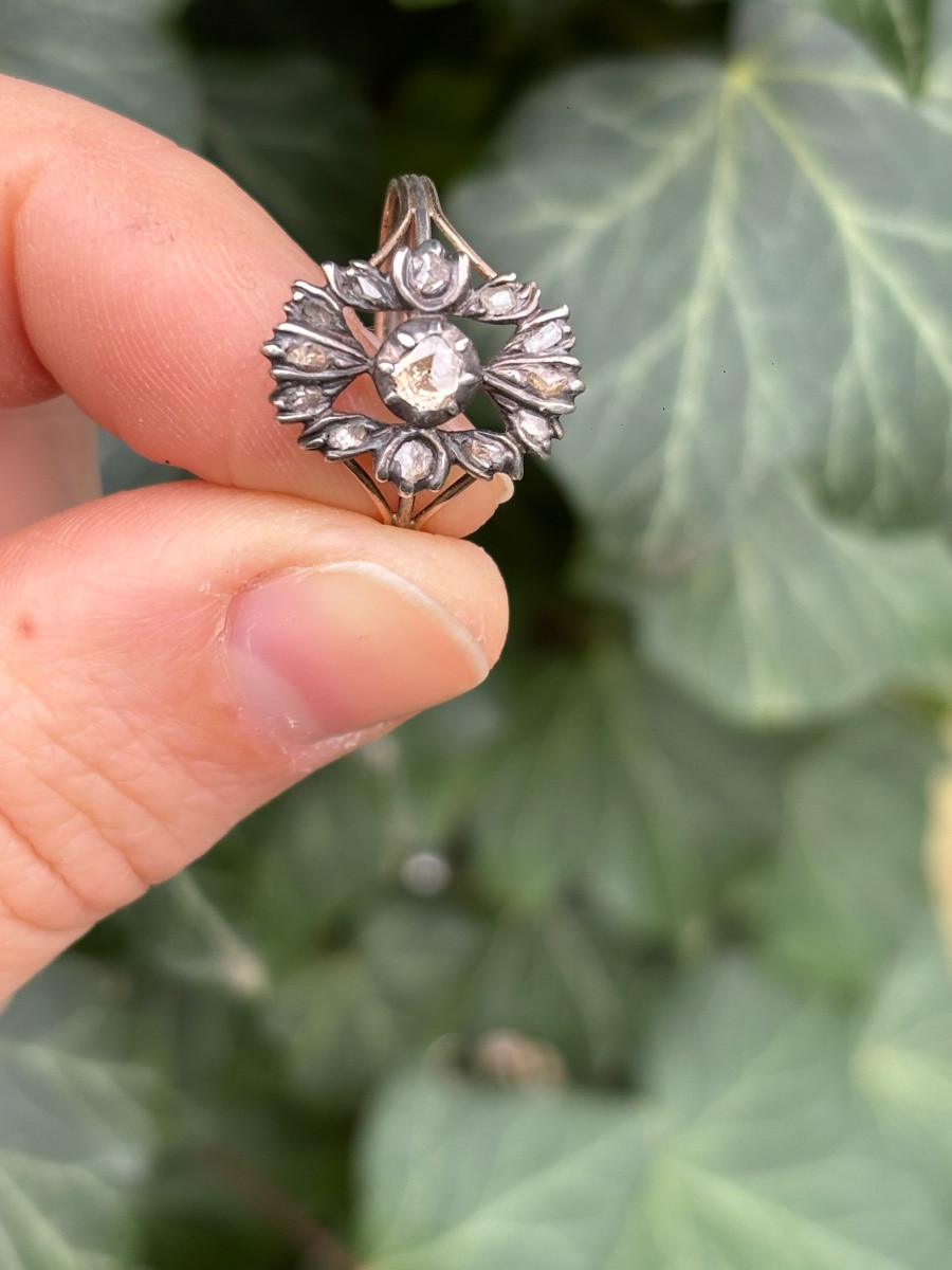 Antique Flower Ring In 18k Gold, Silver And Rose Cut Diamonds -photo-4