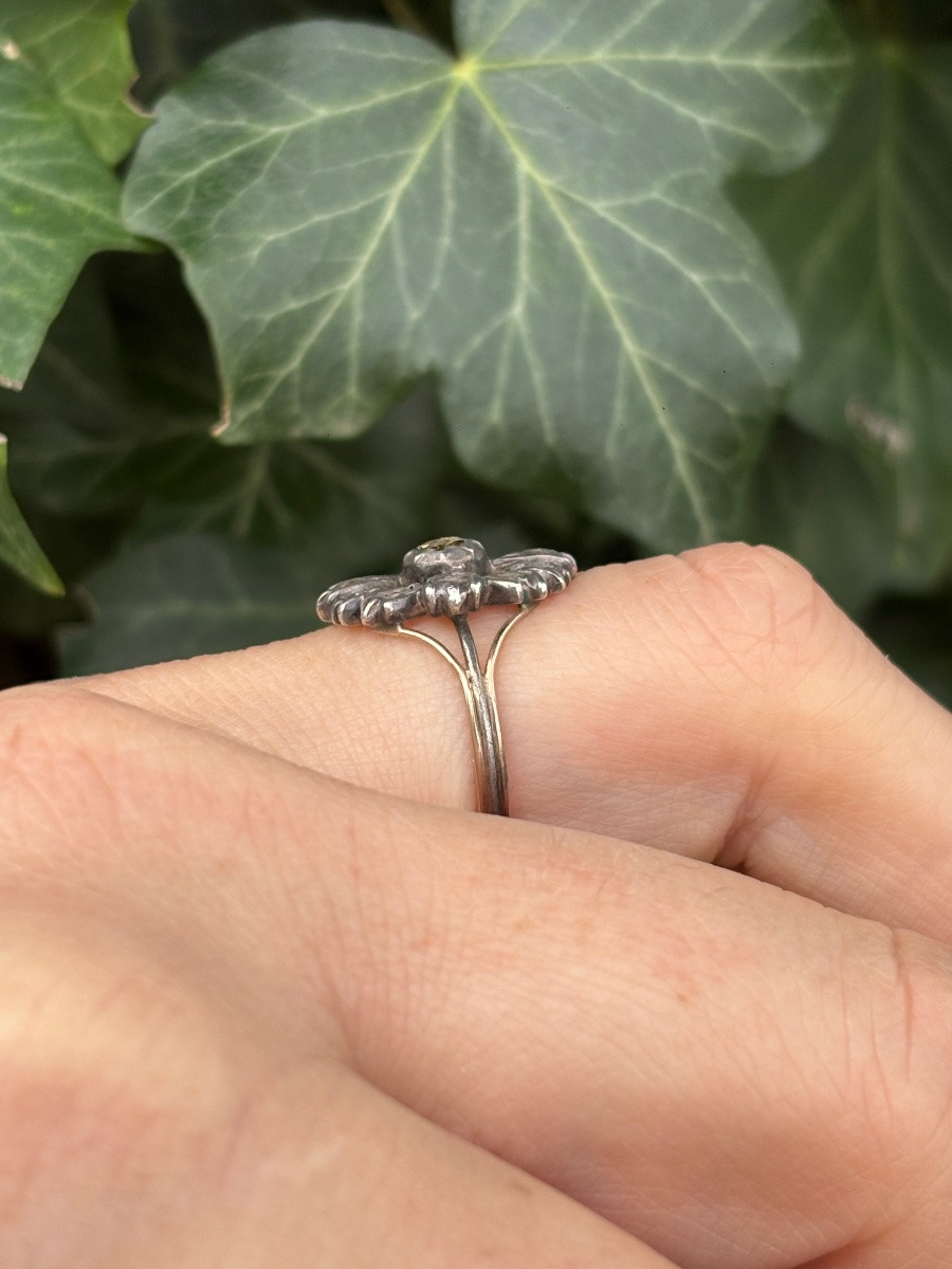 Antique Flower Ring In 18k Gold, Silver And Rose Cut Diamonds -photo-1