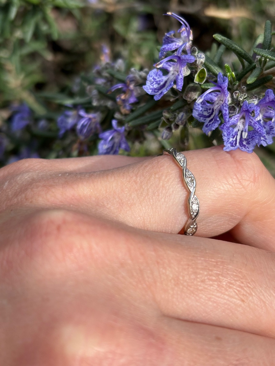 Bague alliance or blanc 18 ct et diamants -photo-4