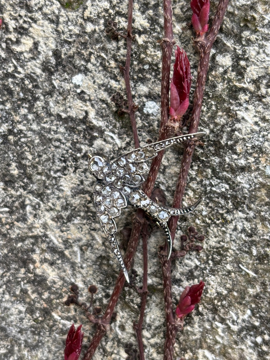 Swallow Brooch In Diamonds, 18k Gold And Silver-photo-4