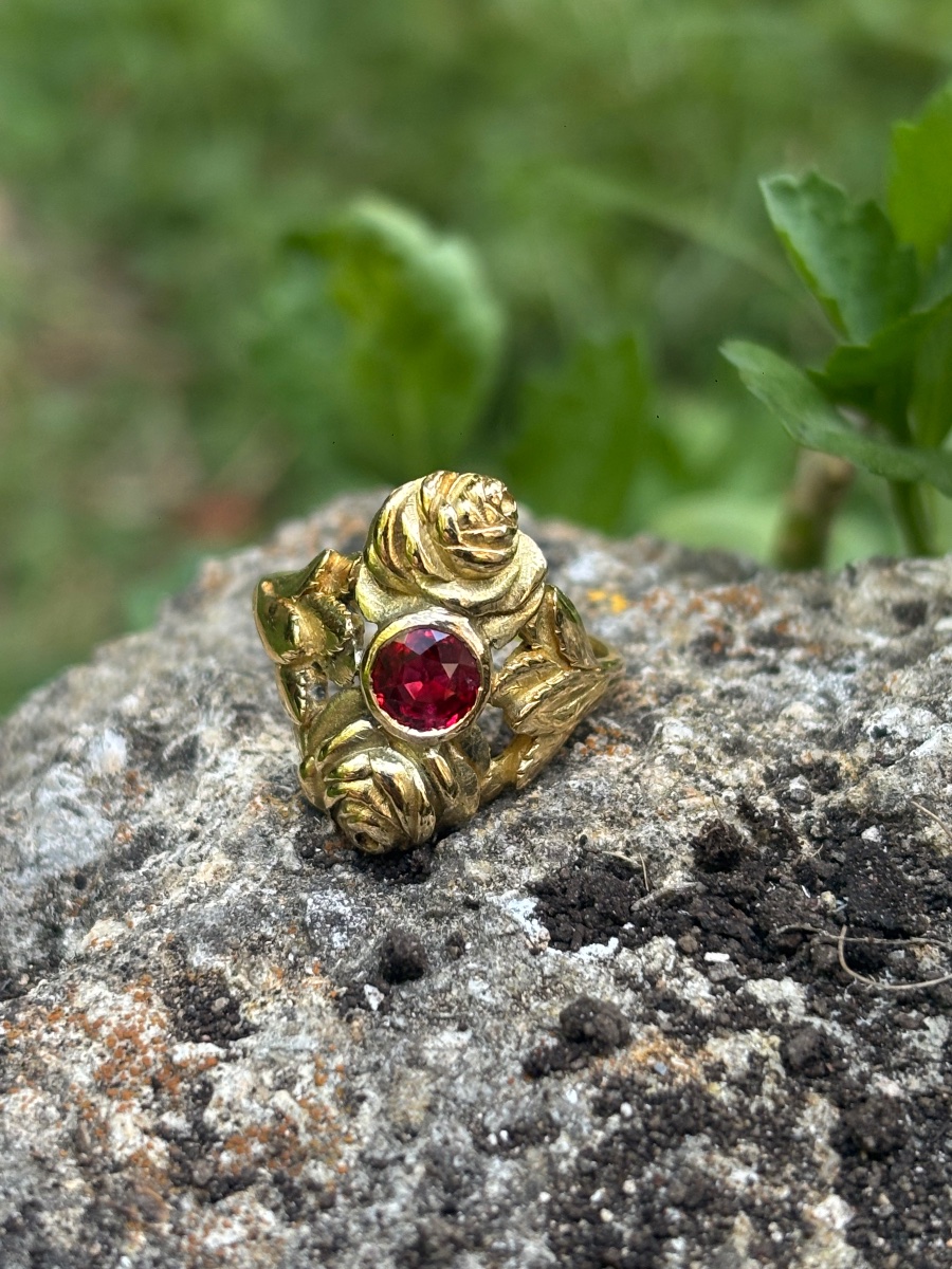 Bague or 18 ct et spinelle rouge