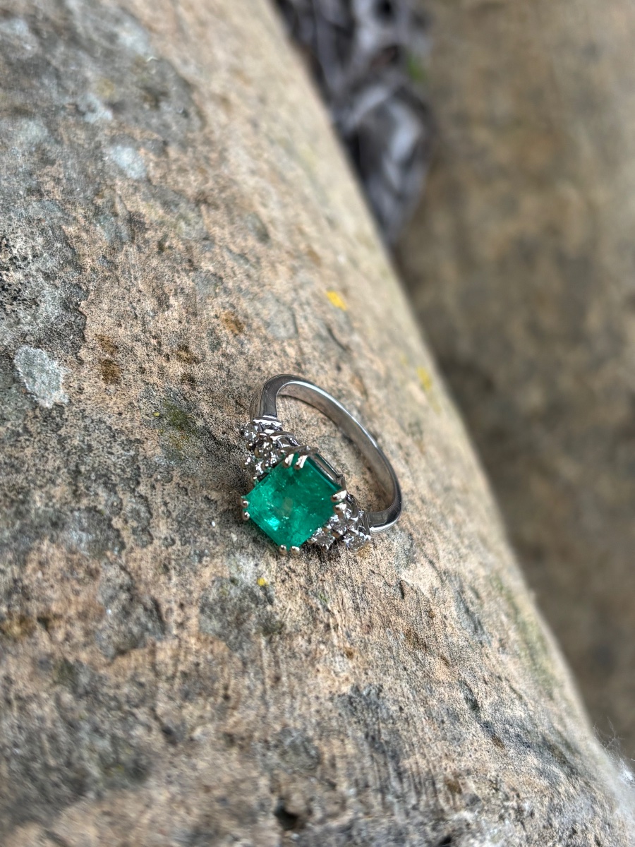 Emerald And Diamond Ring, 18k Gold-photo-4