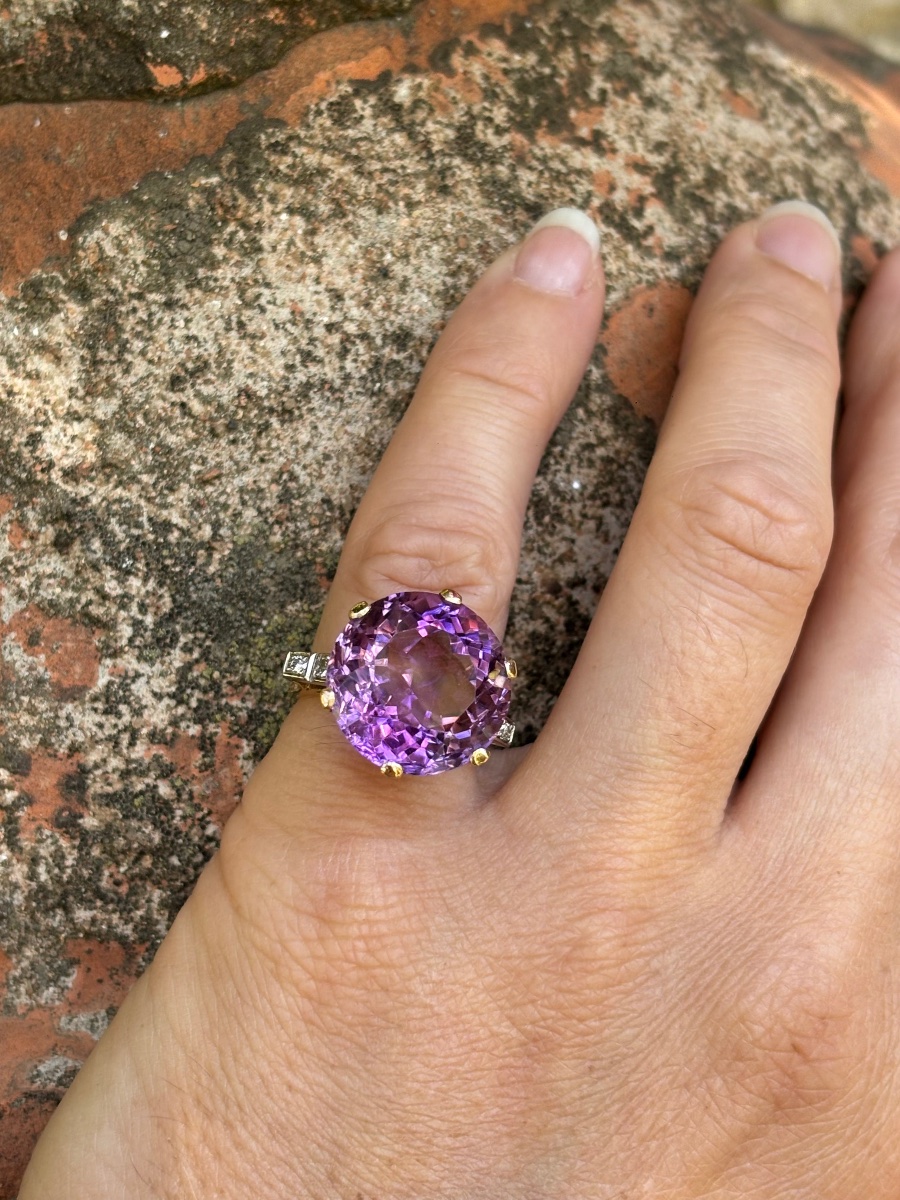 Amethyst And 18k Gold Solitaire Ring-photo-6