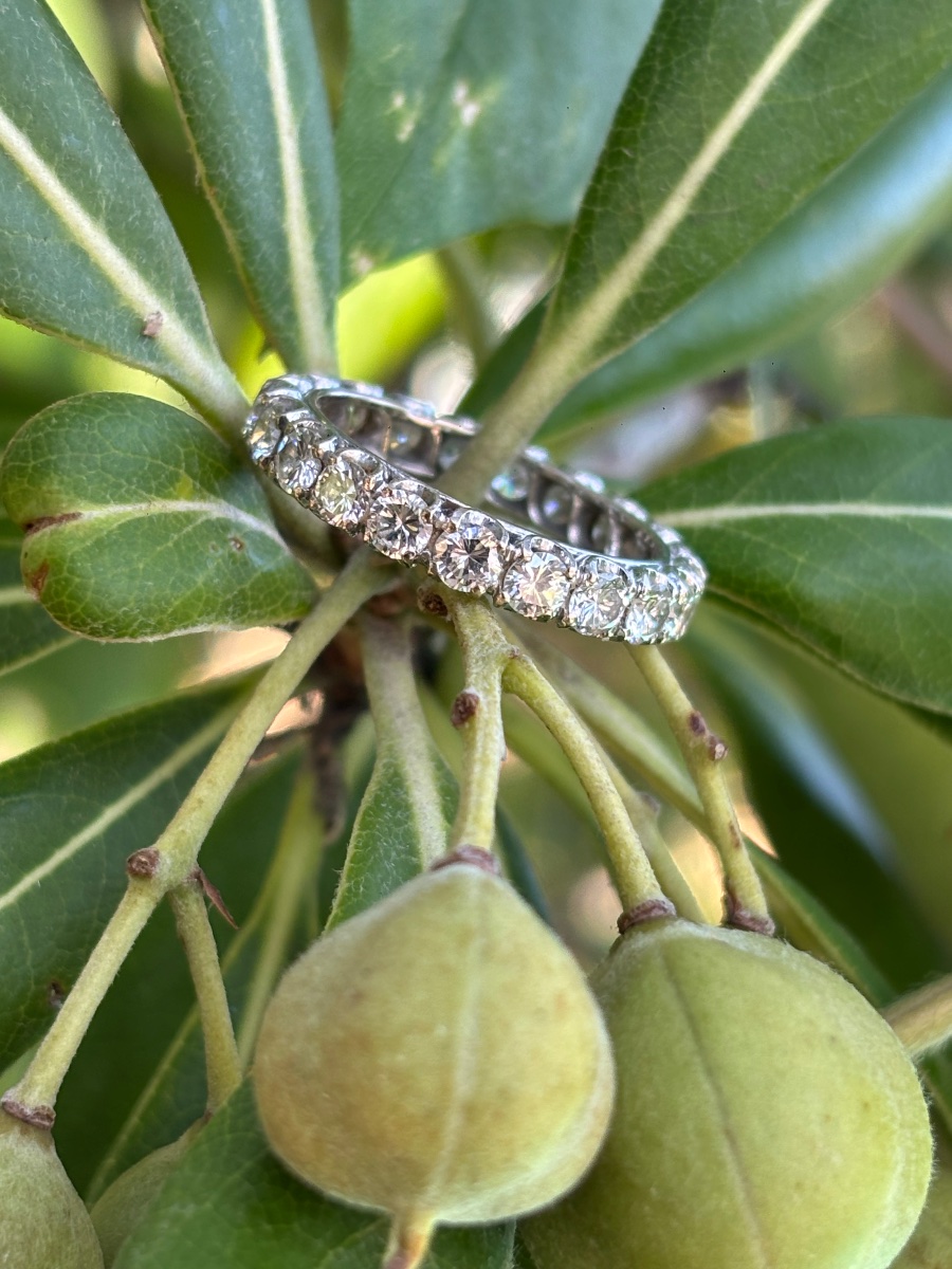18-karat White Gold And Diamond Wedding Ring-photo-2
