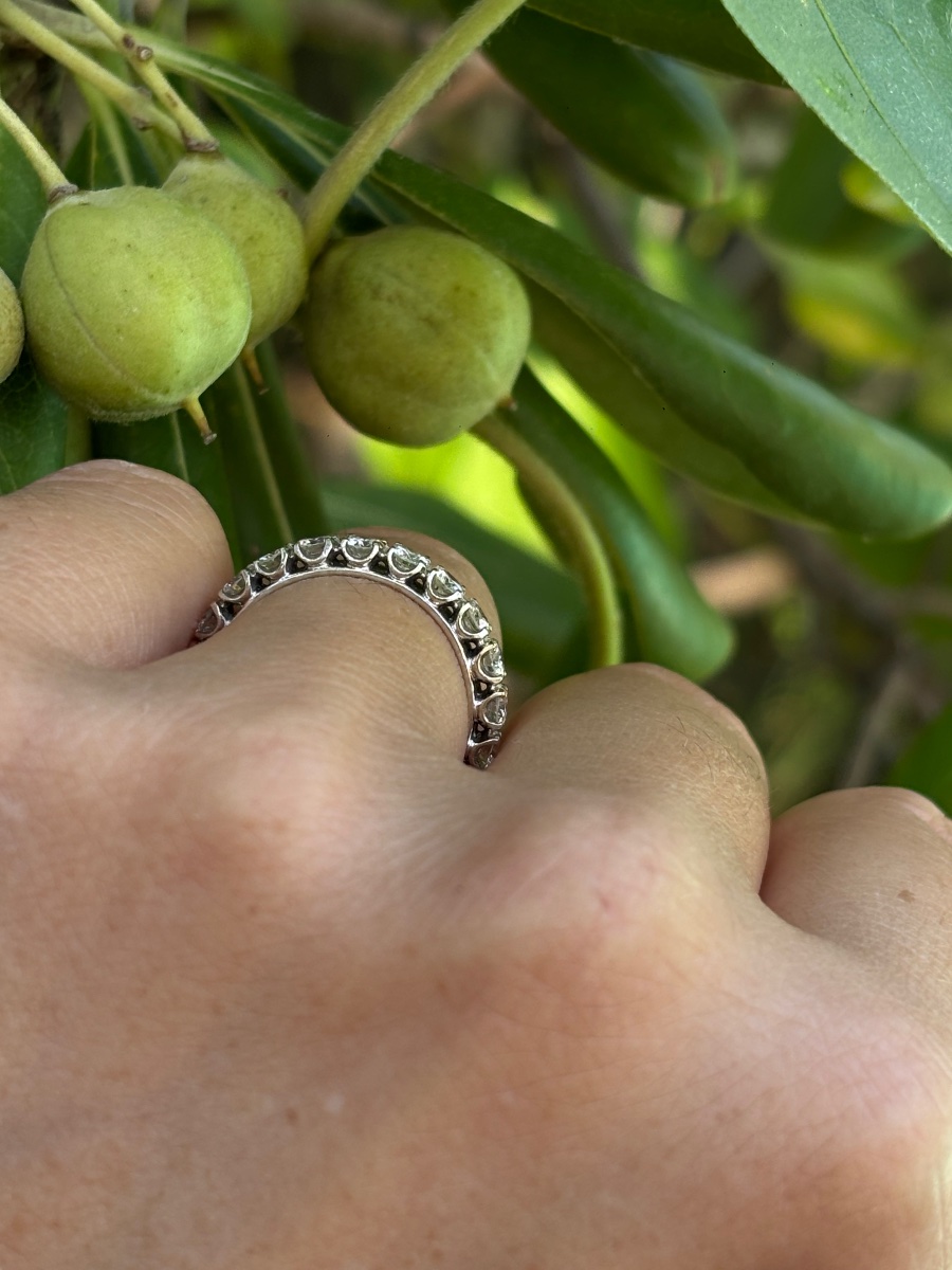 18-karat White Gold And Diamond Wedding Ring-photo-1
