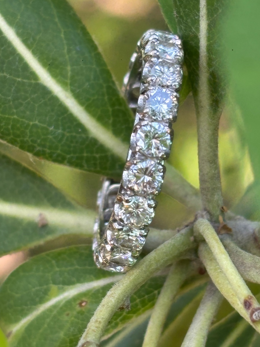 18-karat White Gold And Diamond Wedding Ring-photo-2