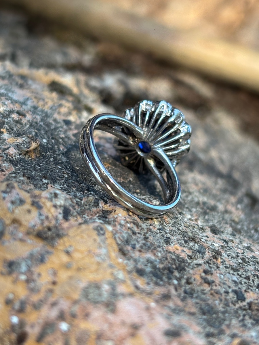 Pompadour Ring With Sapphire And Diamonds -photo-3