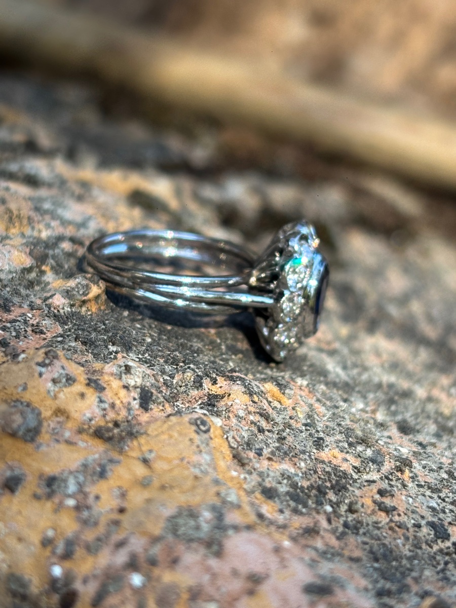 Pompadour Ring With Sapphire And Diamonds -photo-4
