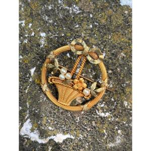 Brooch In 18 Ct Gold And Fine Pearls