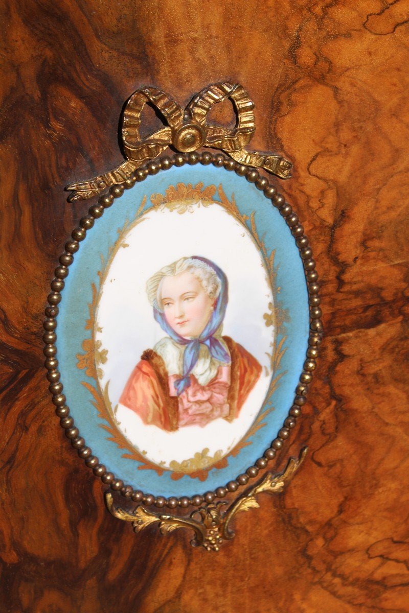 Servante Anglaise En Loupe De Noyer Et Marqueterie, Plaque Porcelain Sevres, XIX Siecle-photo-1