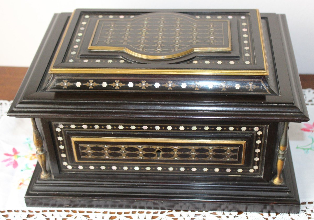  Box In Ebony And Inlaid In Mother Of Pearl By  Paul Sormani (1817-1877). 19th Century.