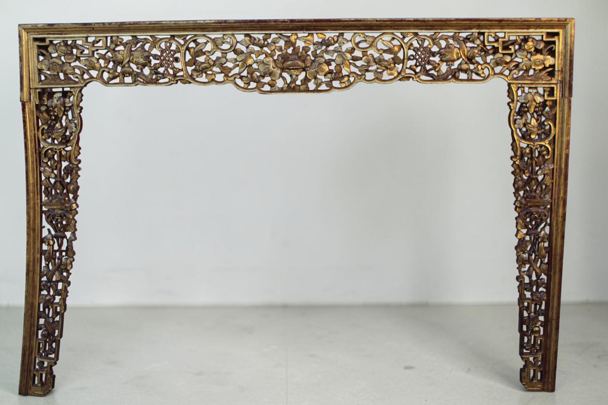 Cadre en bois sculptè et dorè, Chine XIX siecle.