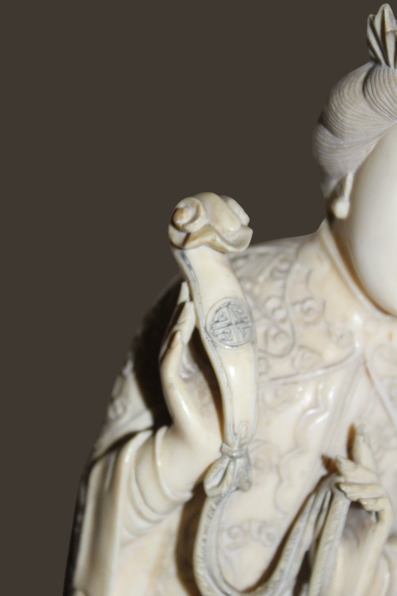 Sculpture en ivoire reprèsentant un dame imperial, Chine vers 1920.-photo-4