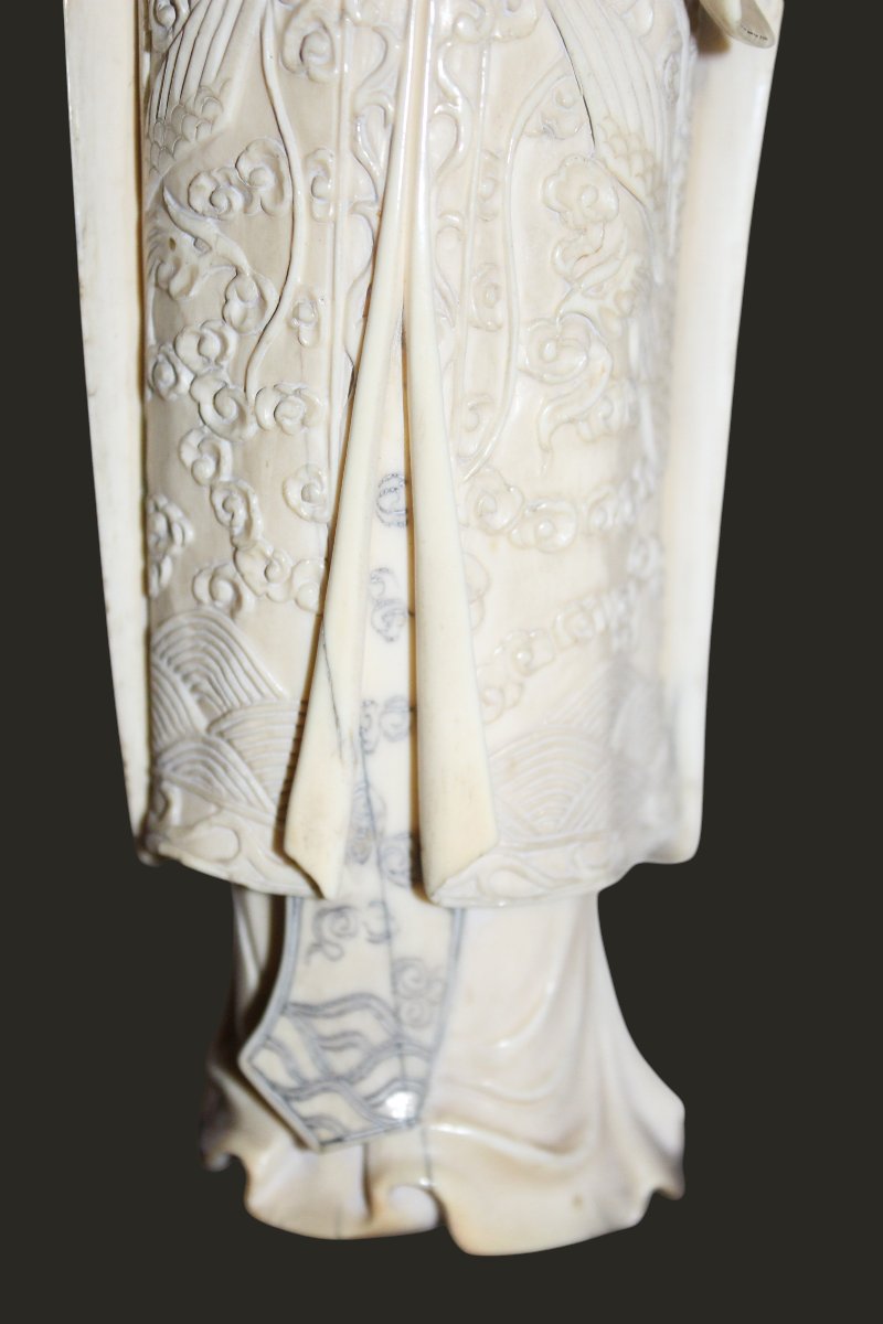 Sculpture en ivoire reprèsentant un dame imperial, Chine vers 1920.-photo-1