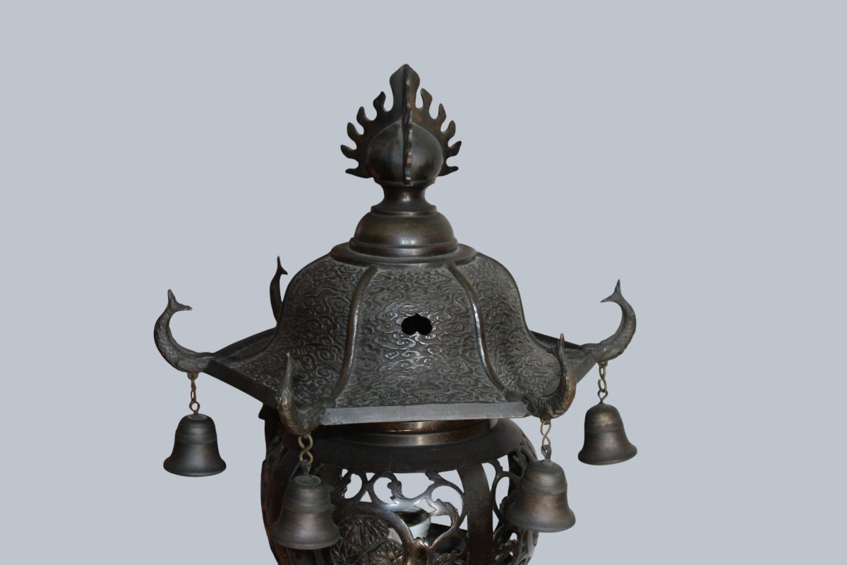GRAND LANTERNE BRULE PARFUM  EN BRONZE, JAPON VERS 1900.-photo-3