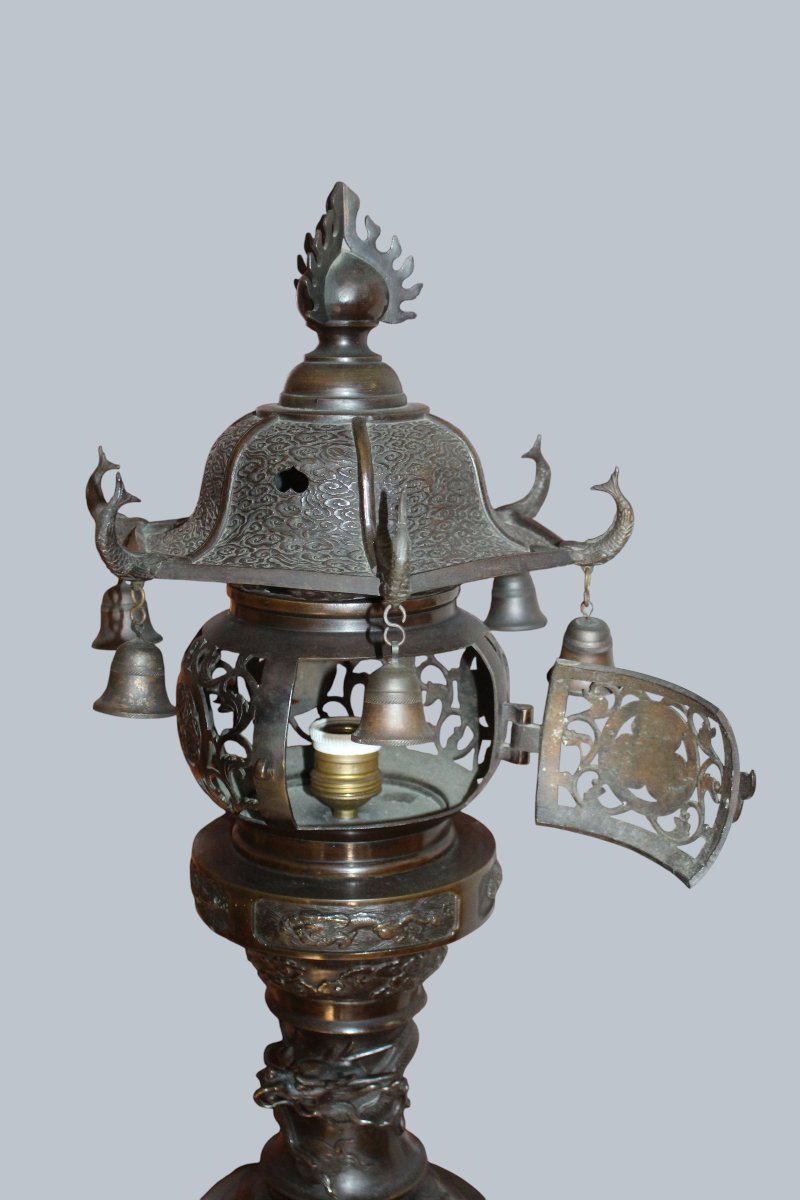 GRAND LANTERNE BRULE PARFUM  EN BRONZE, JAPON VERS 1900.-photo-1