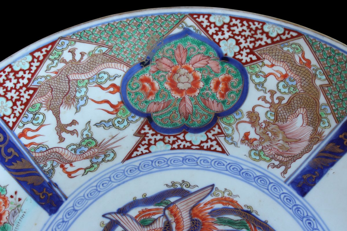 GRAND ASSIETTE EN PORCELAINE JAPONAIS IMARI, MEIJI PERIOD, FINE DU XIX SIECLE.-photo-4