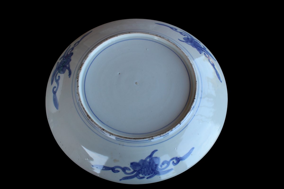 GRAND ASSIETTE EN PORCELAINE JAPONAIS IMARI, MEIJI PERIOD, FINE DU XIX SIECLE.-photo-1