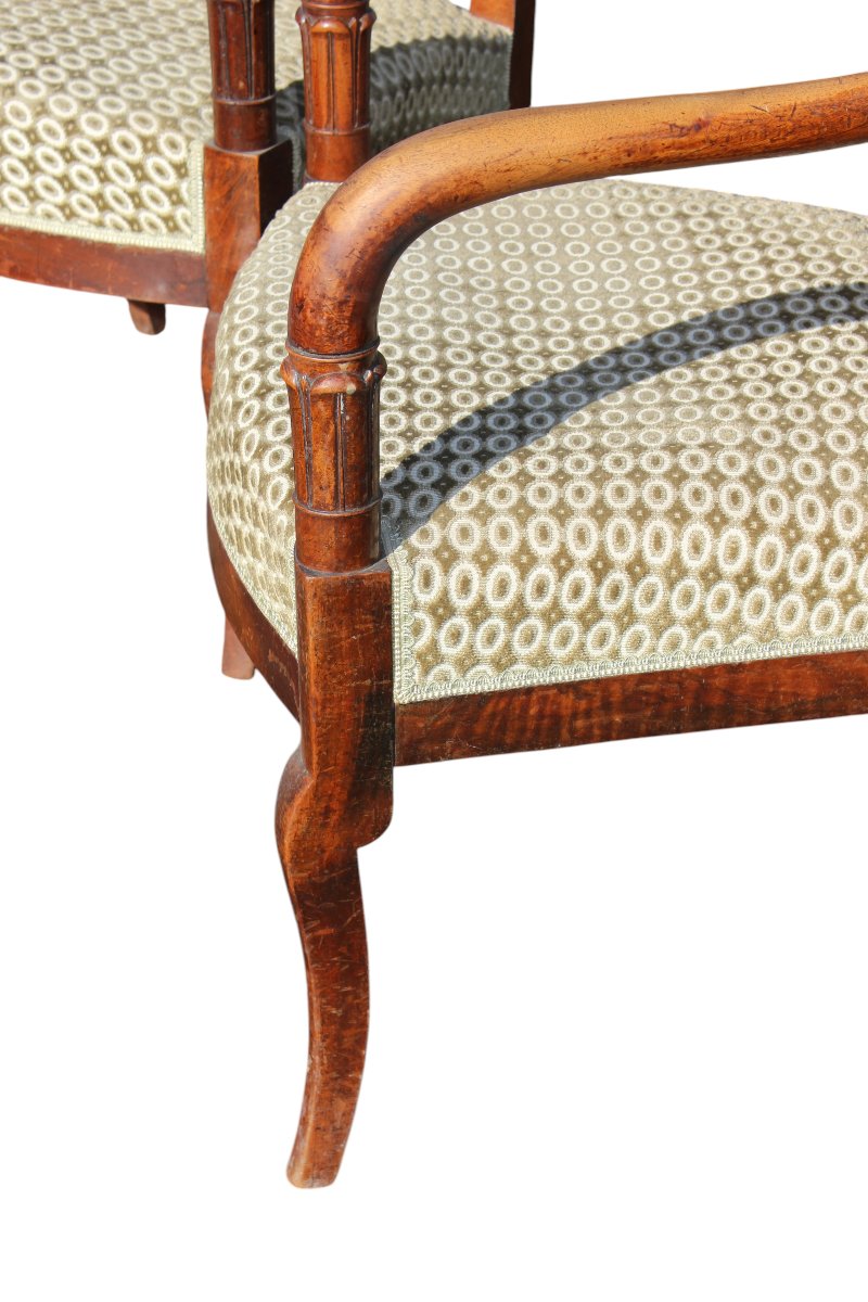 PAIR DE FAUTEUILS EN NOYER D'EPOQUE RESTAURATION, VERS 1830.-photo-2