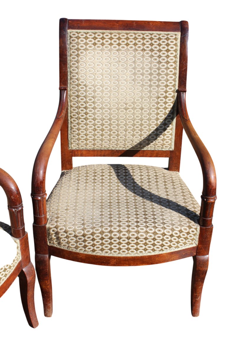 PAIR DE FAUTEUILS EN NOYER D'EPOQUE RESTAURATION, VERS 1830.-photo-2