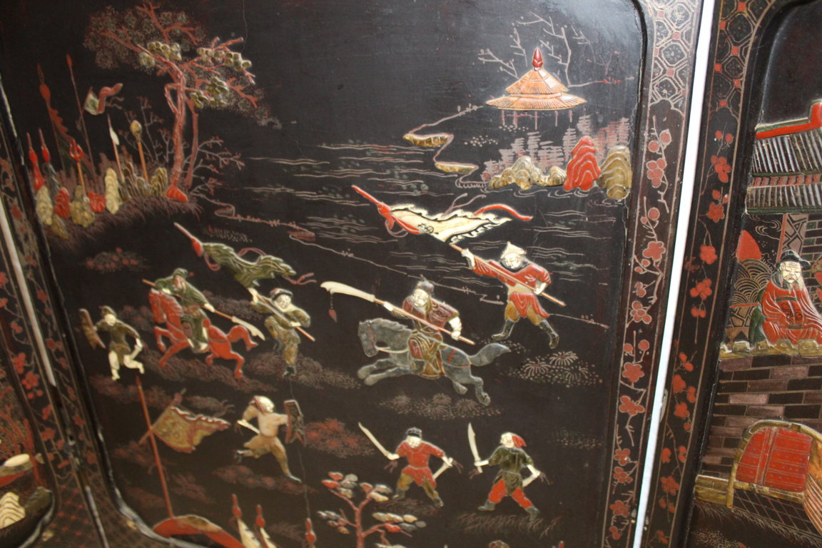 Chinese Screen In Lacquer, Inlay Of Hard Stone, And Carved Wood And Golden Fine Nineteenth Century