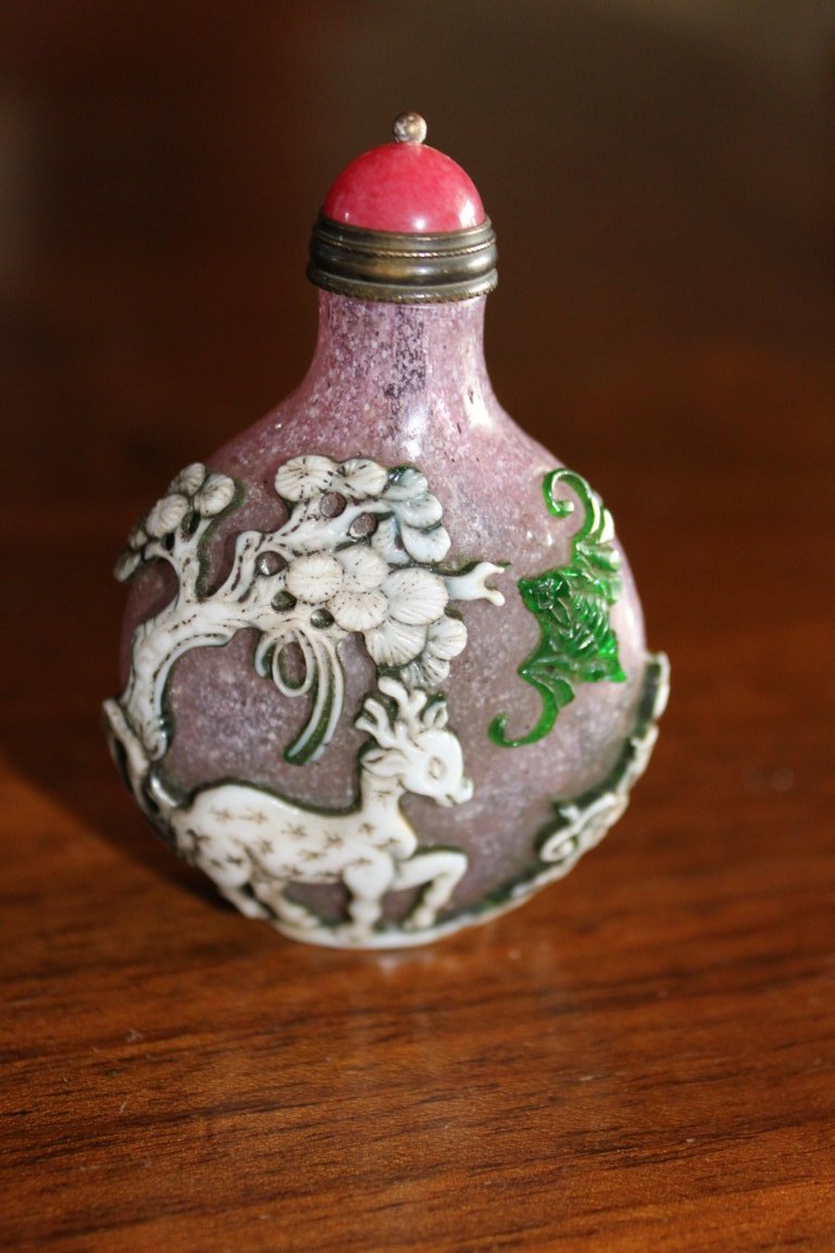 Chinese Snuff Bottle Glass Carved Dux Fine Colors XIX Century