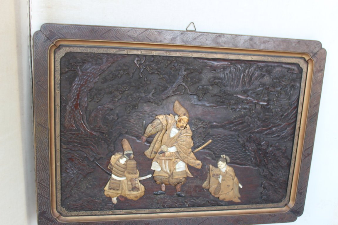 Panneaux Japonais Du XIX Siecle, En Bois Sculptè Et Laque, Incrustè En Nacre Et Os , Meiji