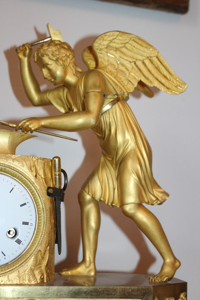 PENDULE D'EPOQUE EMPIRE "L' AMOUR FORGEON" VERS 1810-photo-3