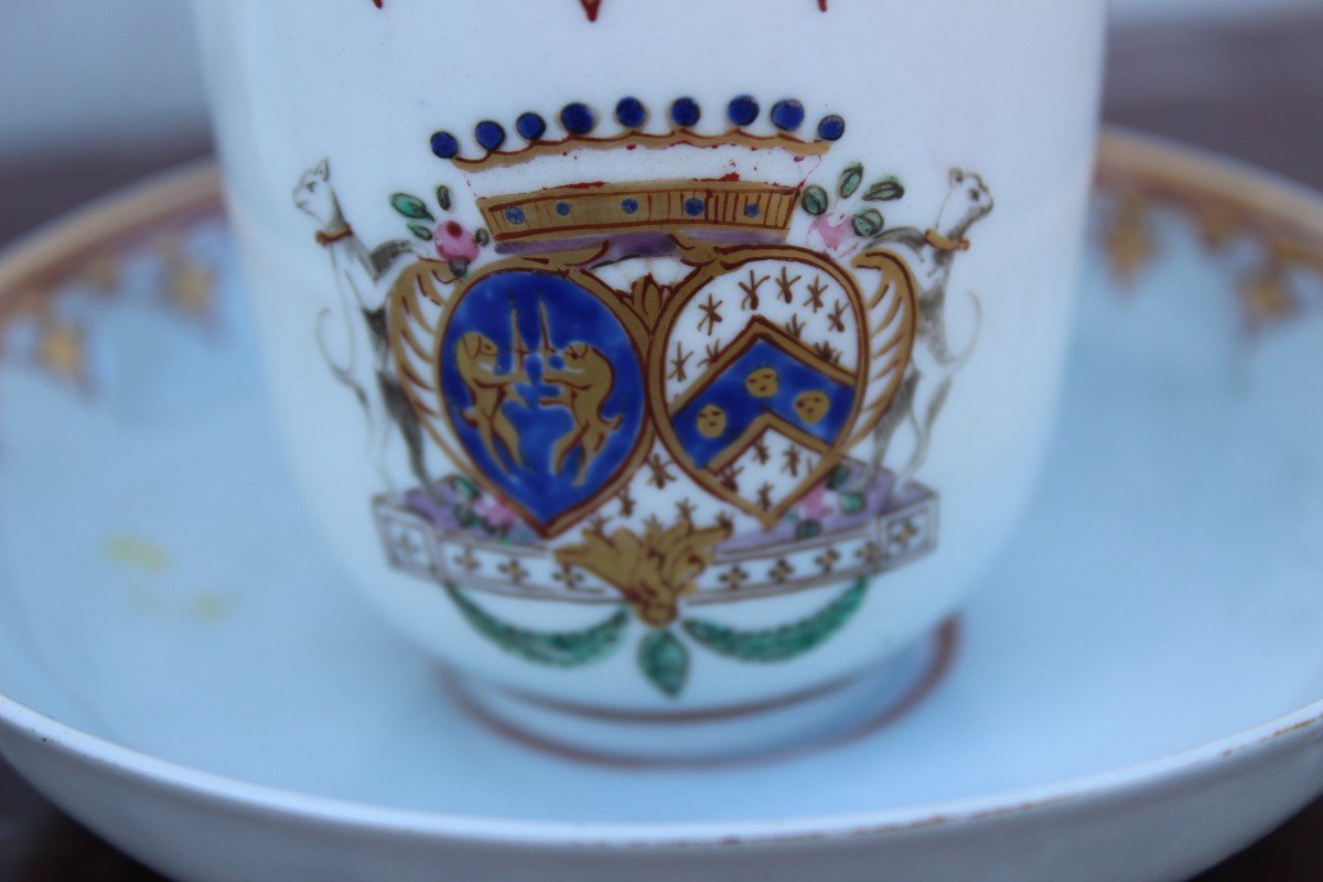 PAIRE DE TASSES ET SOUCOUPES "ARMORIAL", CHINE XVIII SIECLE-photo-1