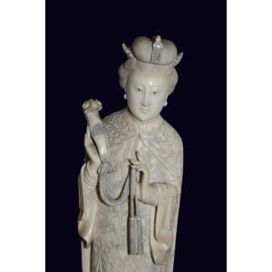Ivory Sculpture Depicting An Imperial Lady, China, Circa 1920.