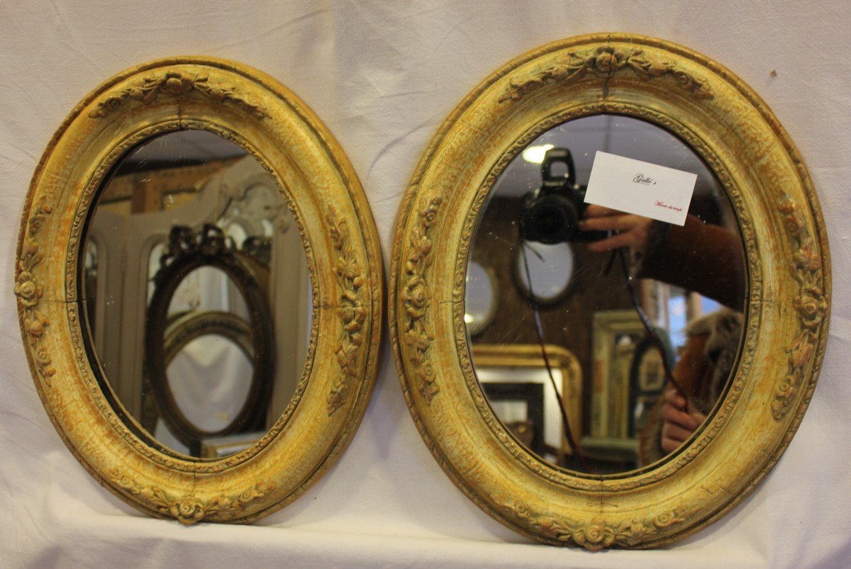 Pair Of Small Oval Medallion Mirrors, Mercury Mirror 31 X 37 Cm