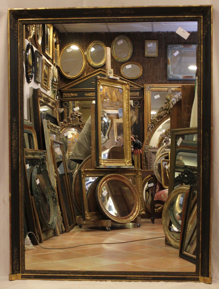 Grand Miroir Ancien De Cheminée, Moulure  Empire, Patine Noir Et Or,  113 X 153 Cm