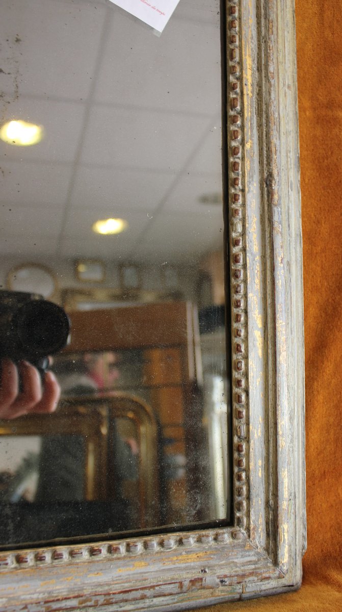 43 x 51 cm, Miroir ancien Louis XVI perlé, bois patiné, glace mercure.-photo-3