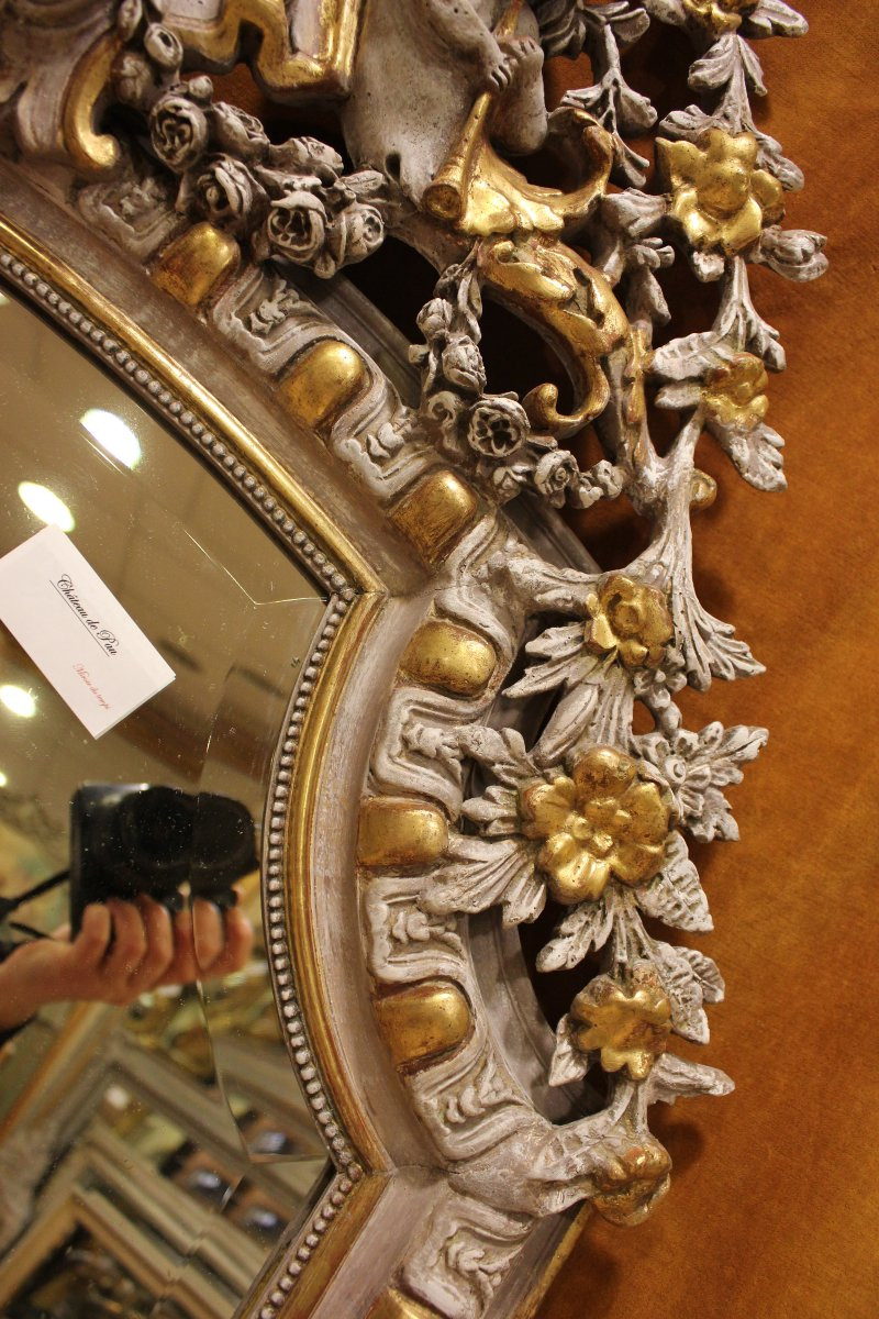 87 x 166 cm Miroir ancien de cheminée XIXème, feuille d'or et patine, décor d'anges musiciens.-photo-4