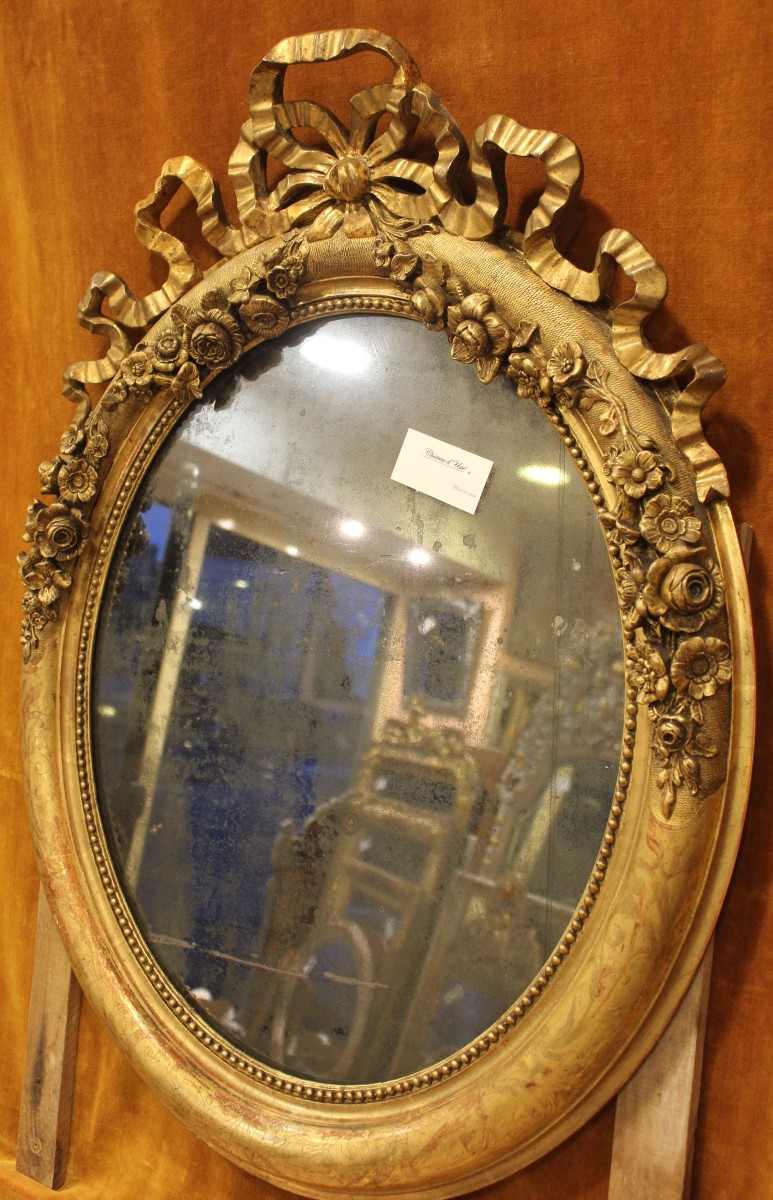 61 x 80 cm Miroir ovale style Louis XVI, feuille d'or, glace mercure.