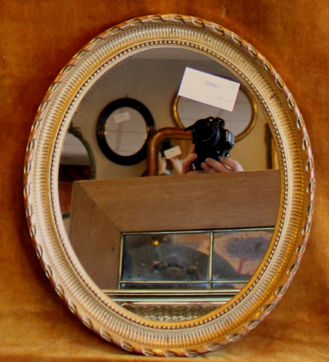 36 x 42 cm,  Miroir ancien ovale perlé  feuille d'or