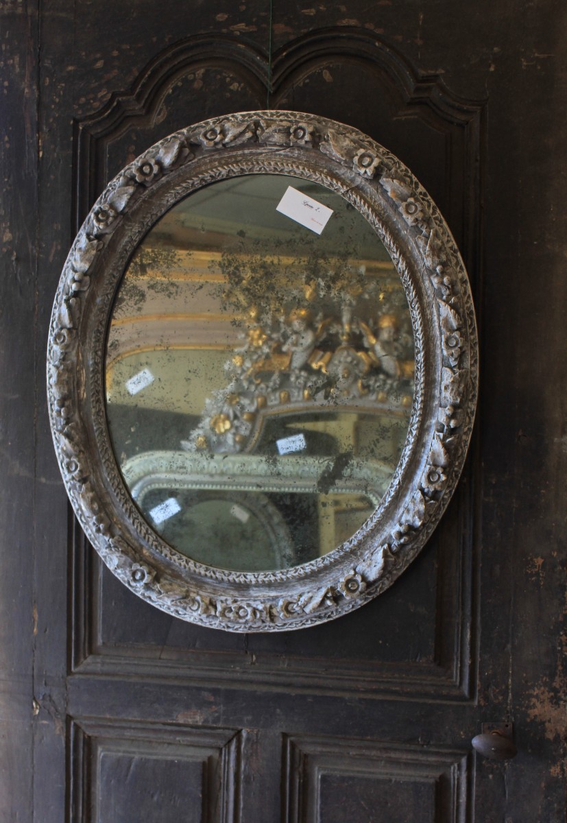 61 x 71 cm Miroir ovale ancien, médaillon Louis XIII, bois sculpté, glace mercure, XVIIème