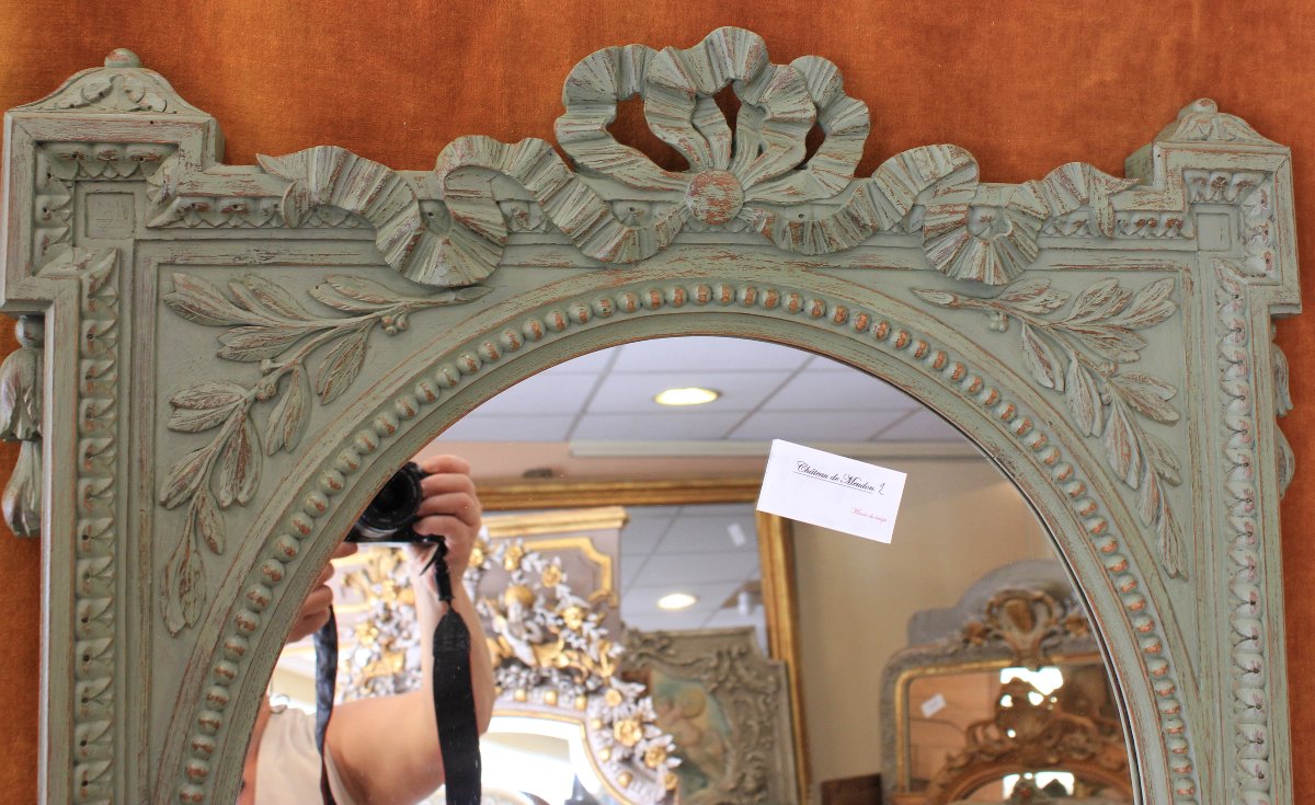 65 x 80 cm  Paire de miroirs style Louis XVI, bois sculpté et patiné-photo-2
