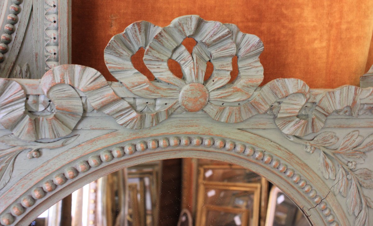 65 x 80 cm  Paire de miroirs style Louis XVI, bois sculpté et patiné-photo-4