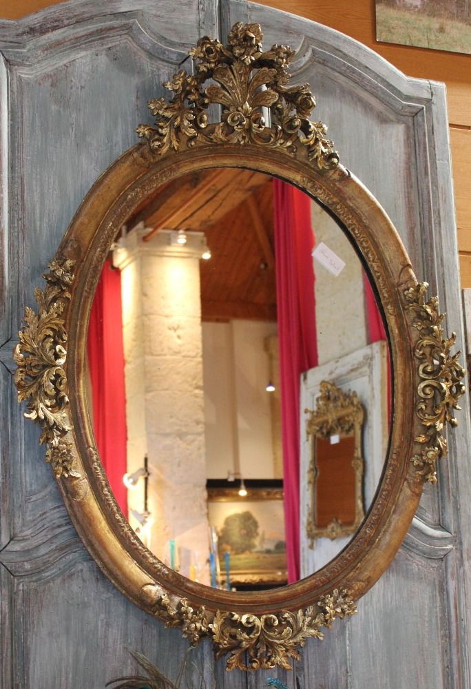 96 X 127 Cm Large Oval Mirror, 17th-century Carved And Gilded Wooden Frame 