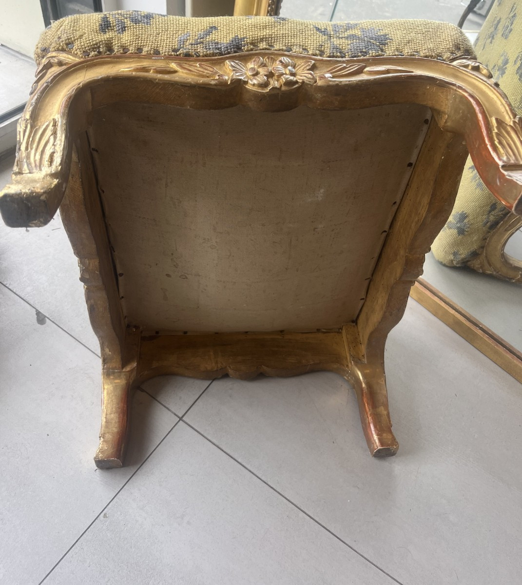 Petit Tabouret De Pied En Bois Doré -photo-4