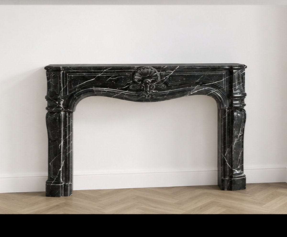 Louis XV-era Fireplace, 136 × 109 × 31 Cm
